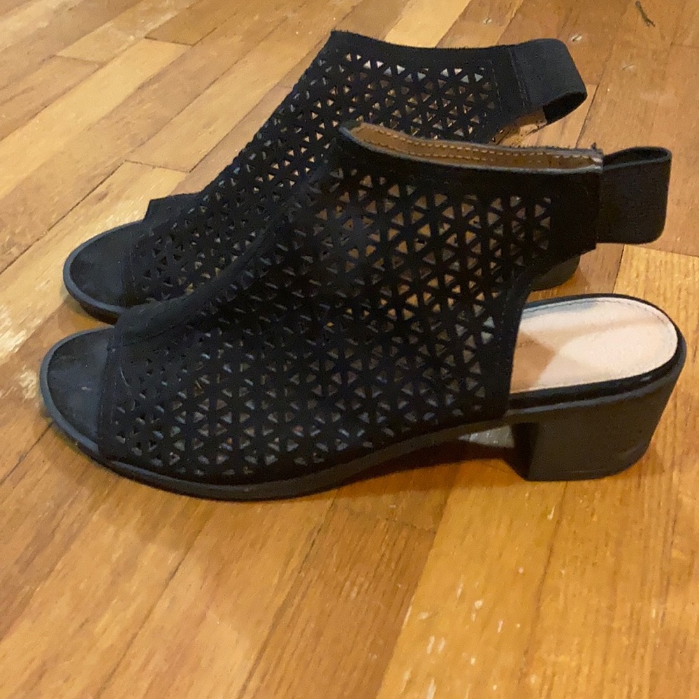 American Eagle Black sandals. Women’s size 6.